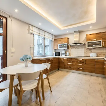 Dr - Hamptons * سوبوت